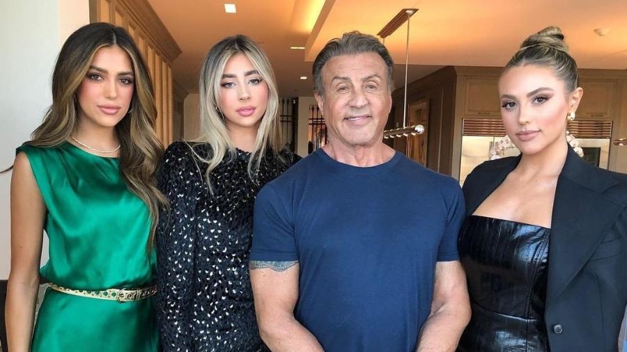 Sylvester Stallone posa com as filhas e brinca: "Parem de crescer" - Instagram