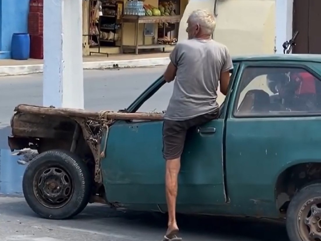 Caminhoneiro famoso rifa caminhão arqueado com 17 multas e 87