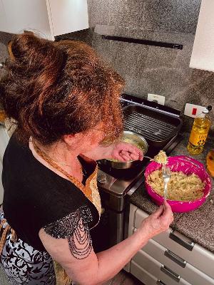 Sobras da Páscoa: aprenda bolinho de bacalhau de avó para neto