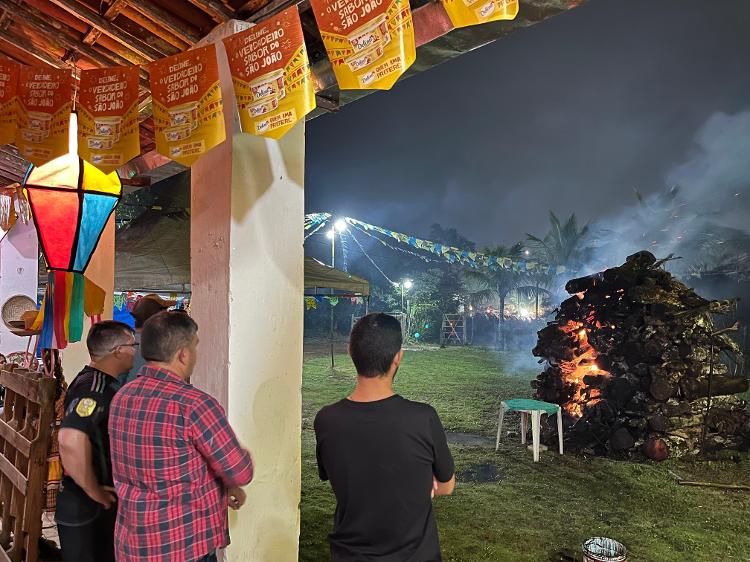 Tradição: Nordeste rural celebra São João em volta da fogueira