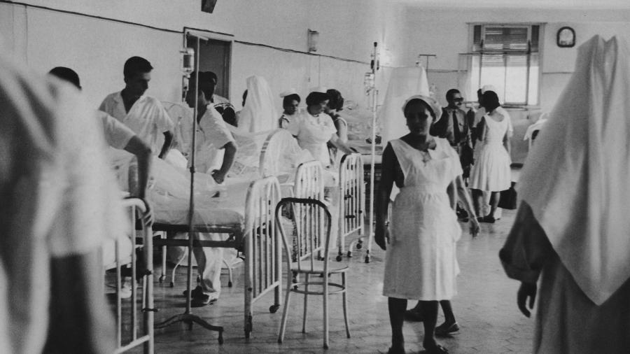 Vítimas de acidente em circo, em 1961, sendo atendidas em hospital de Niterói (RJ) - Arquivo/Estadão Conteúdo