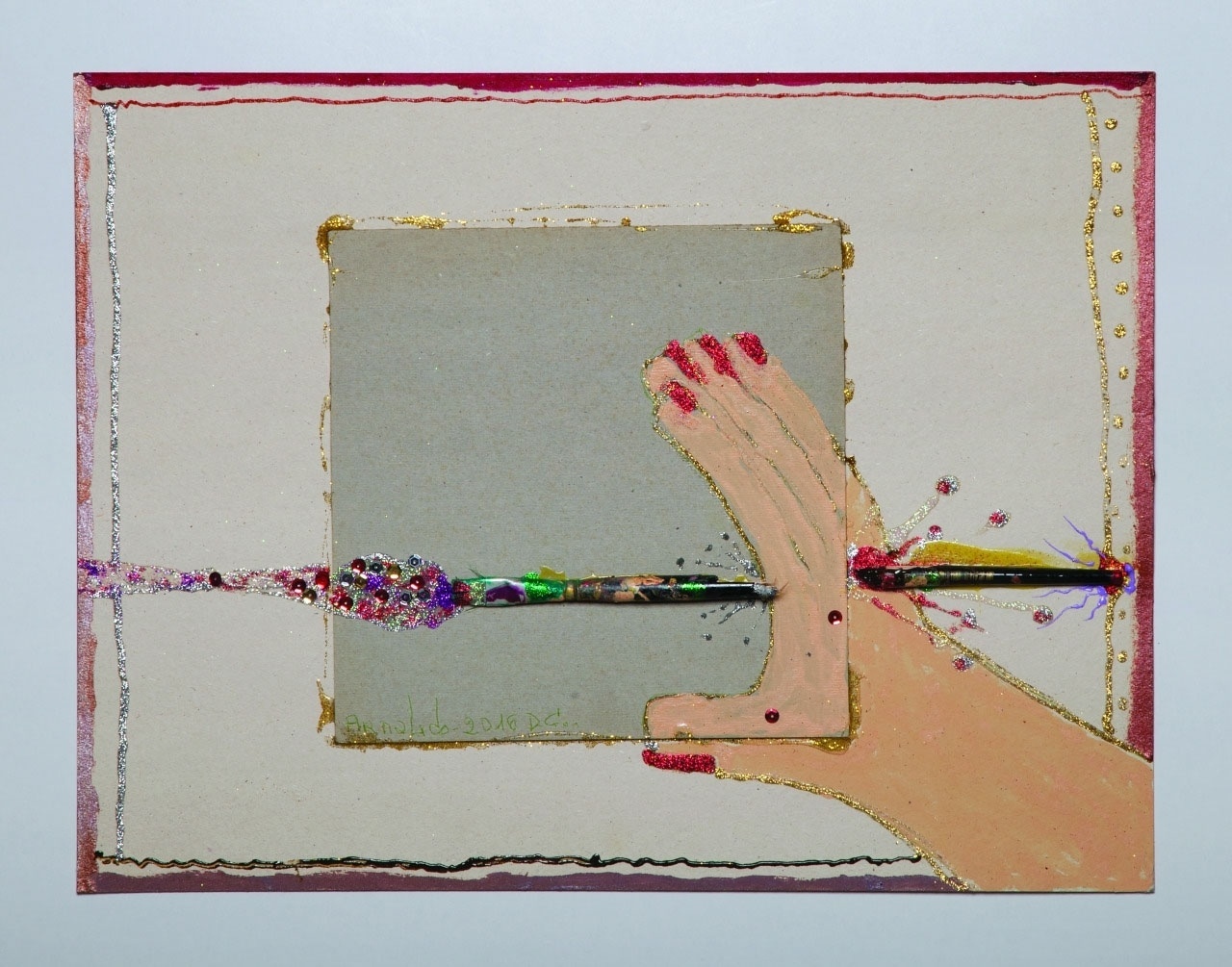 A exposição individual "Transmigração", de Arnaldo Dias Baptista, apresenta desenhos, pinturas, colagens e objetos pessoais como cadernos, jaquetas, camisetas e cartões-postais - Divulgação