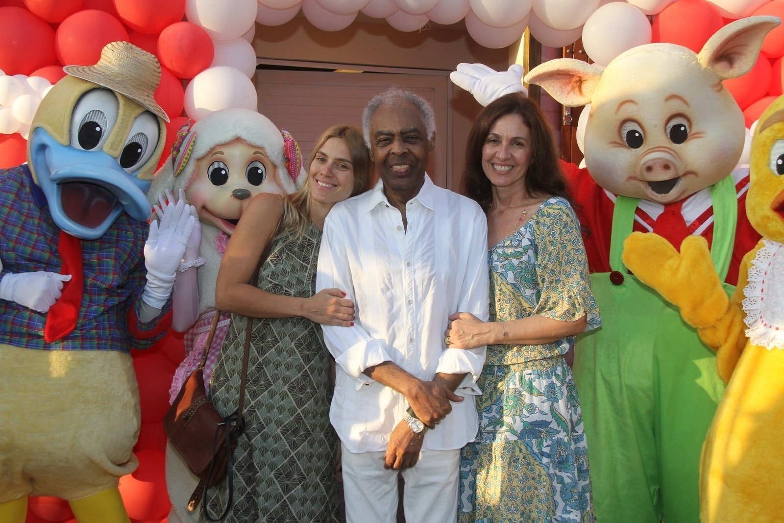 27.nov.2016 - Preta Gil recebe amigos famosos no aniversário de um ano da neta, Sol de Maria, filha de Francisco e a nora, Laura Fernandez - Thyago Andrade/Brazil News