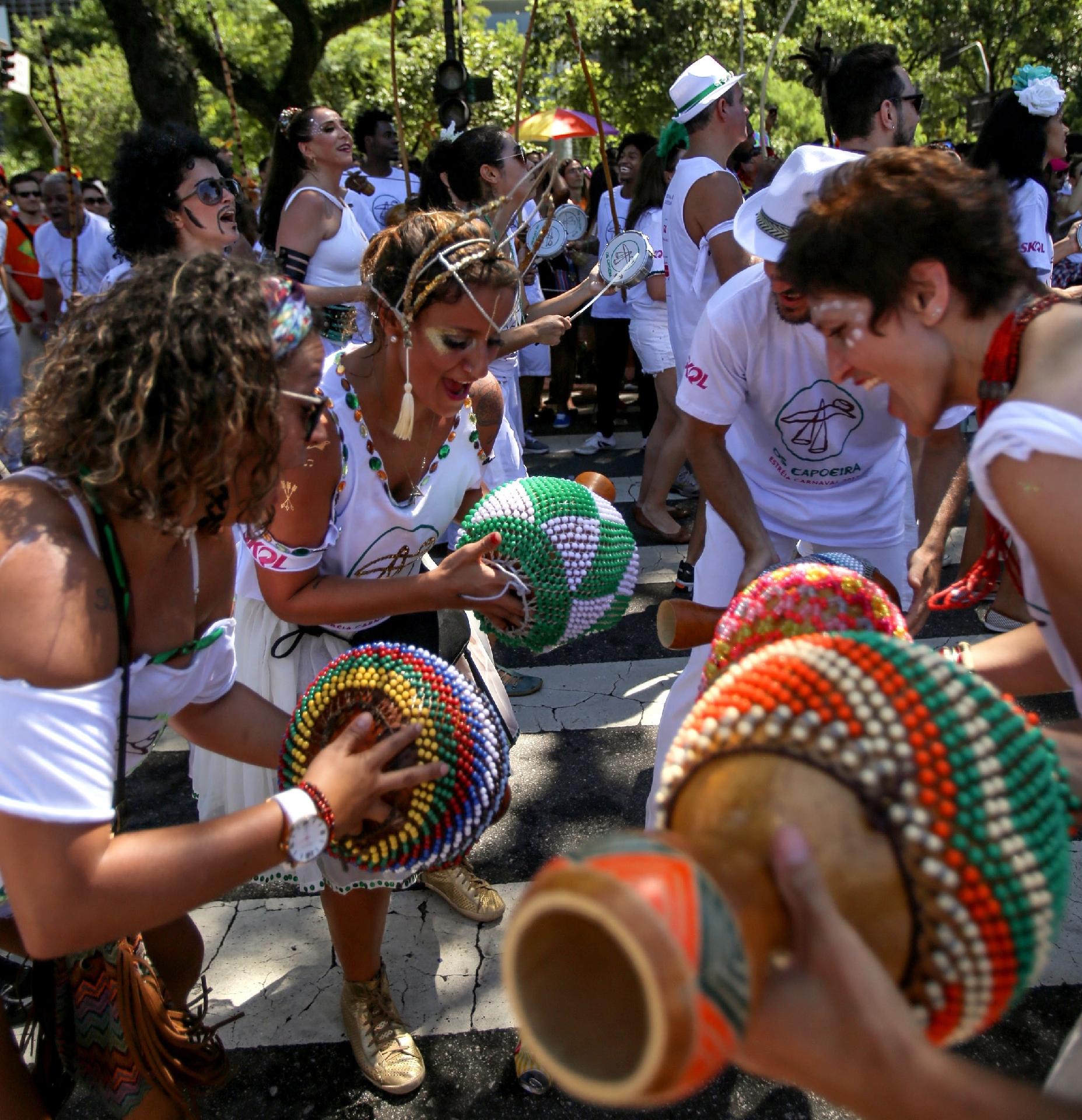 Bloco Os Capoeira, no Ibirapuera, faz homenagem à cultura afro-brasileira - Amanda Perobelli/Estadão Conteúdo