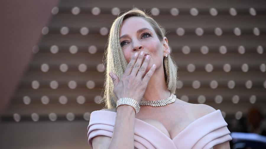 Uma Thurman manda beijos ao chegar no Festival de Cannes 2017 - AFP