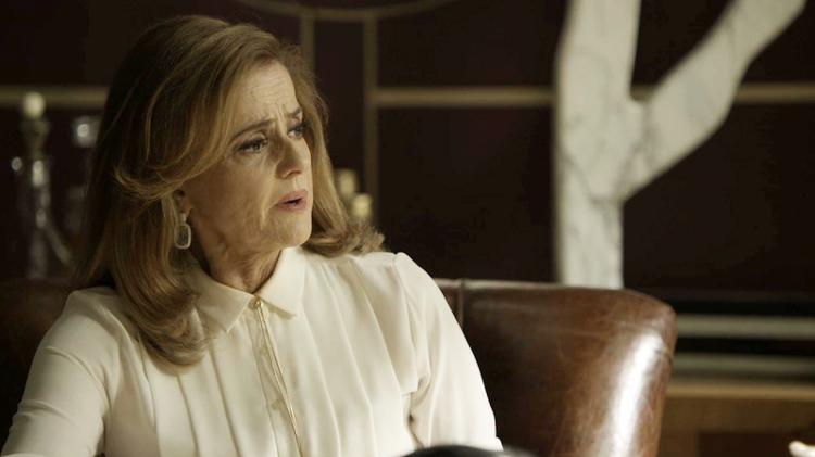 Sophia (Marieta Severo) se irrita com o filho em "O Outro Lado do Paraíso" - Reprodução/GShow - Reprodução/GShow