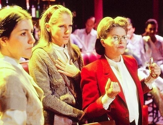 Cássia Kis, Lucinha Lins e Eloísa Mafalda em cena de "Roque Santeiro" (1985), na qual Eloísa interpretou a marcante Dona Pombinha - Divulgação/Globo