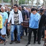 Caixão é carregado por familiares e amigos de Mr. Catra no Rio - Daniel Pinheiro/AgNews