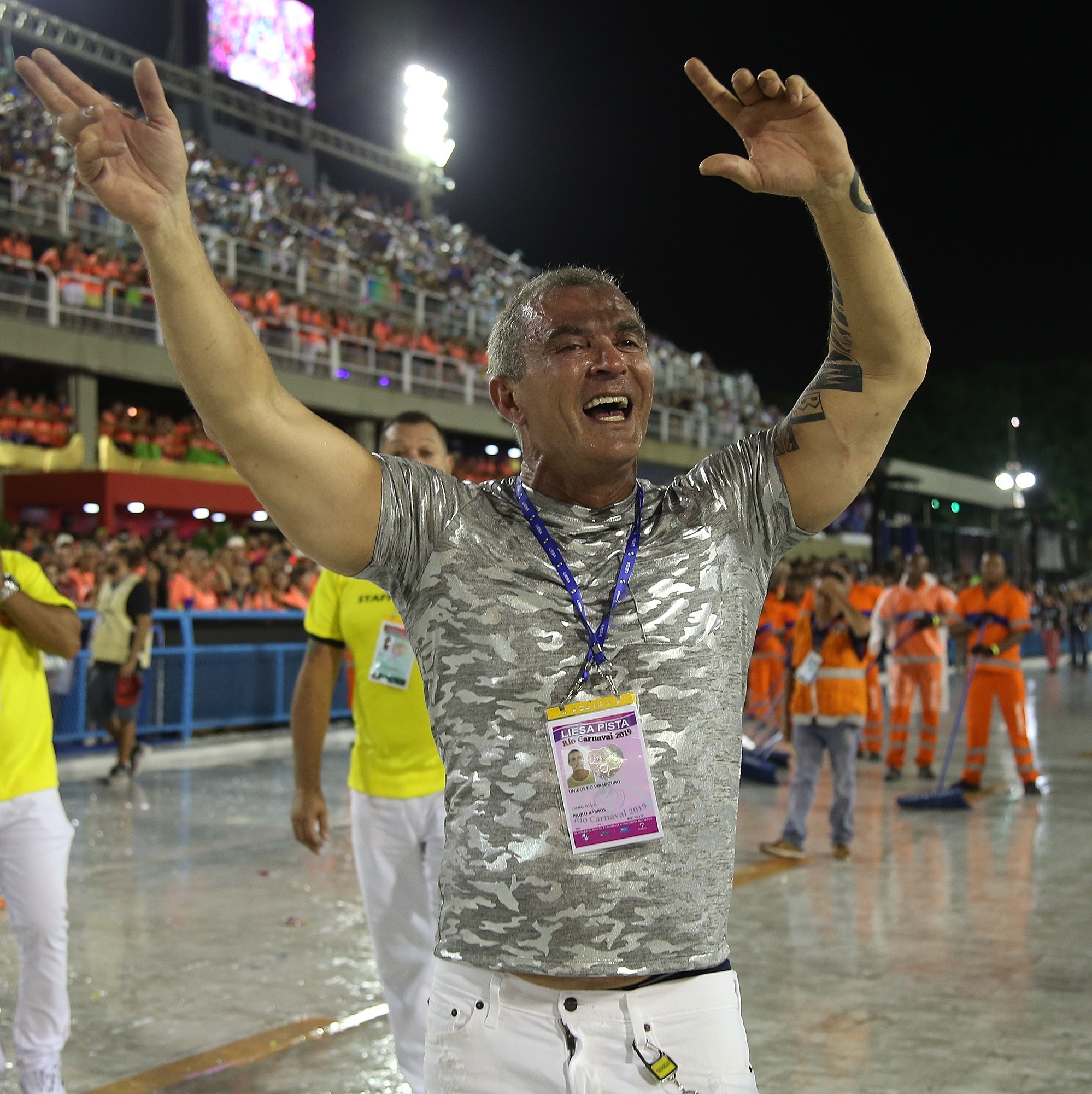 Paulo Barros cai no samba e se emociona com volta triunfal da Viradouro -  Rio de Janeiro - Carnaval 2019 - CarnaUOL