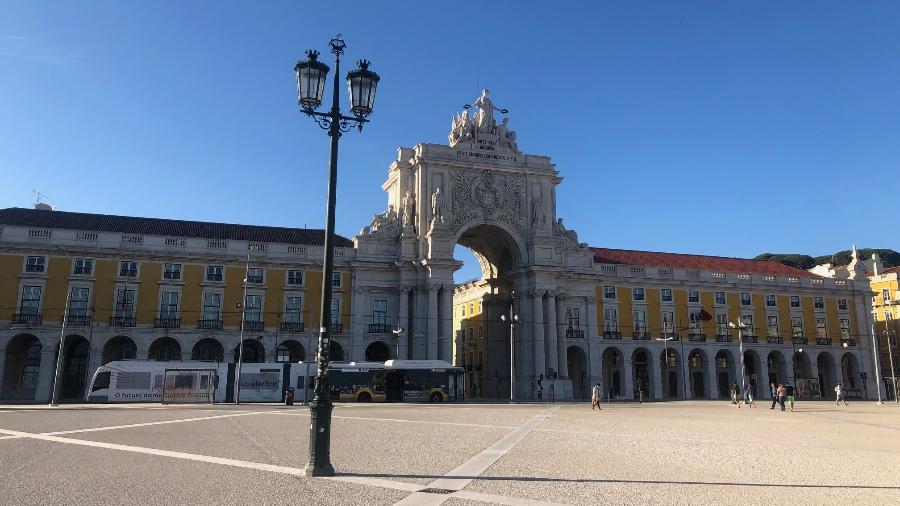 Pessoas em diversas partes da grande Lisboa terão de voltar para dentro de casas a partir da semana que vem - Marianna D"amore