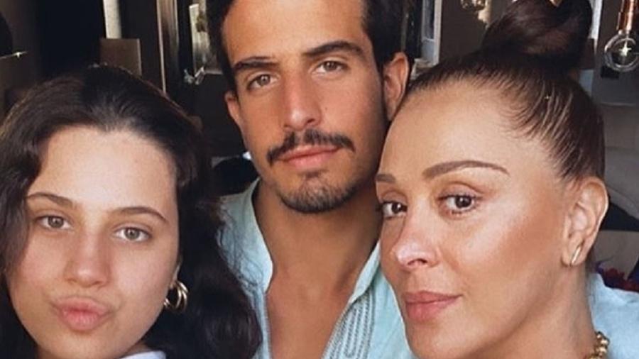 Claudia Raia ao lado dos filhos Enzo e Sophia - Reprodução/Instagram