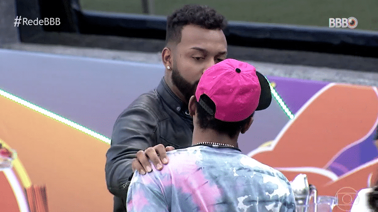 BBB 21: Nego Di e Lucas se abraçam no 'BBB Dia 101' - Reprodução/Globoplay - Reprodução/Globoplay