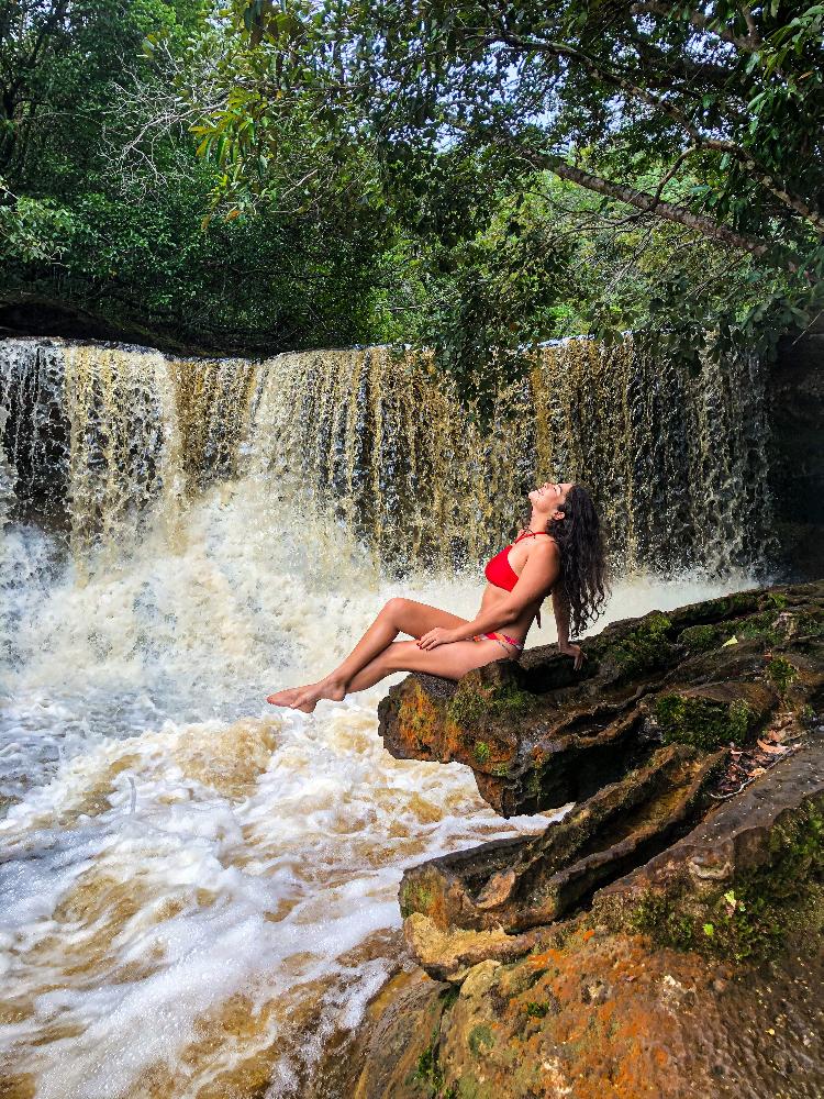 Thayná Mafra Almeida na Cachoeira das Araras, Amazonas - Arquivo pessoal - Arquivo pessoal