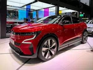 SUVs e elétricos: Renault exibe em Paris o que deve vir ao Brasil em 2023