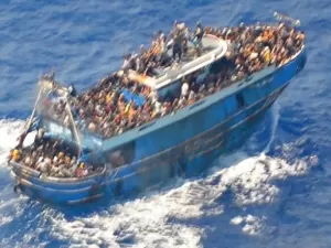 Grécia quer transformar vítimas em responsáveis por naufrágio que matou 500