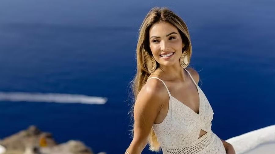 Patrícia Poeta posa em viagem pela ilha grega de Santorini