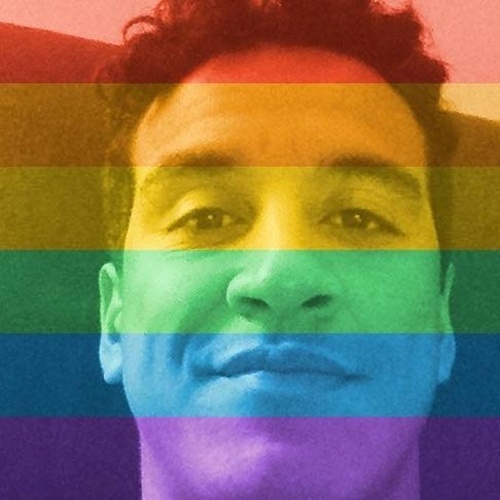 26.jun.2015 - O humorista Marco Gonçalves apoia a decisão do parlamento americano sobre a legalização do casamento gay nos Estados Unidos