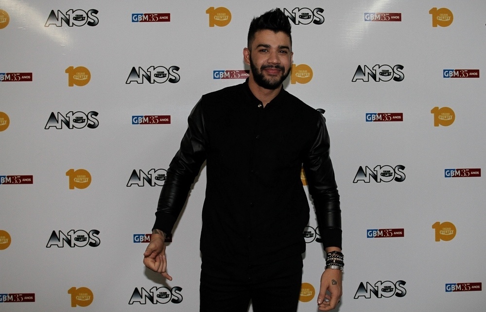 31.out.2015 - Gusttavo Lima no camarim do festival Caldas Country Show, em Caldas Novas, Goiás - Claudio Augusto/Photo Rio News