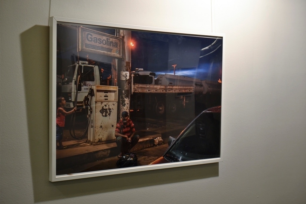 Imagens da exposição "Estradas dos Grãos", do brasileiro Ricardo Teles, que denuncia desperdício de alimentos nas estradas brasileiras - Divulgação