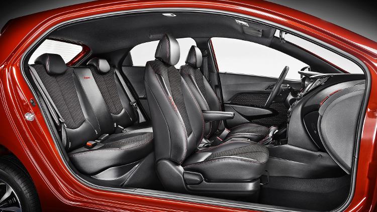 Versão R Spec passa a ter coluna de direção ajustável em altura e profundidade como item de série, forro do teto e das colunas na cor preta e inéditos bancos em couro com costura vermelha - Divulgação - Divulgação