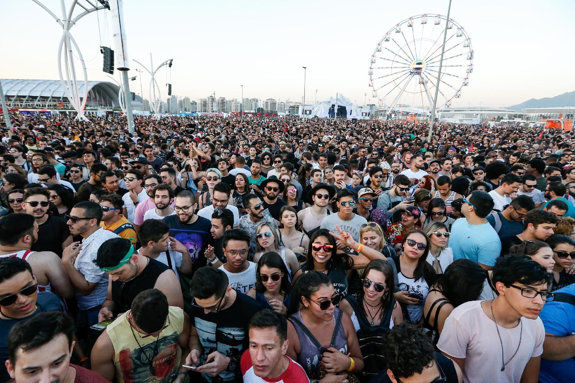 O público vibrou durante os 40 minutos da apresentação, cantou junto os sucessos "Sua Cara" e "K.O.", e pediu, aos gritos: "Vai pro Palco Mundo". - Marco Antonio Teixeira/UOL