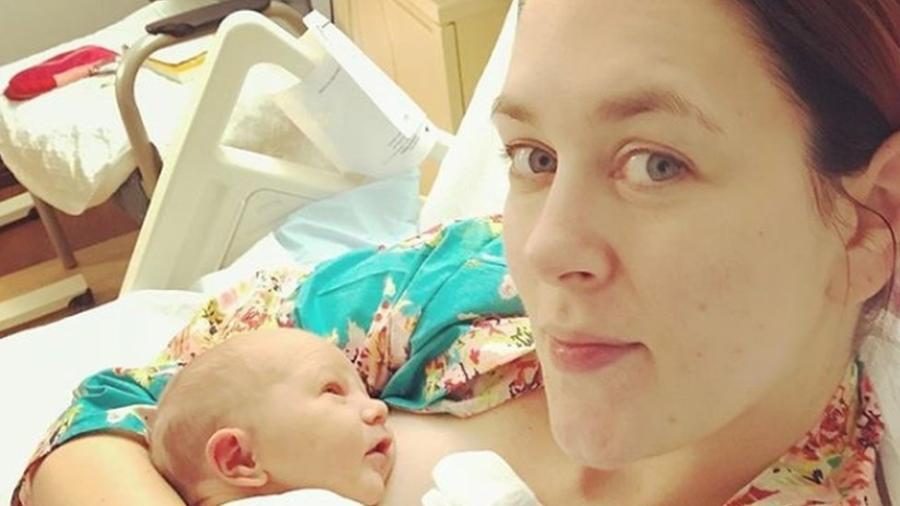 Cassiday Proctor com o filho após o parto - Reprodução/Instagram/@radiocassiday