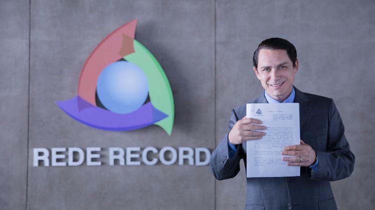 A compra da Rede Record pelo bispo é um dos destaques do filme - Divulgação - Divulgação