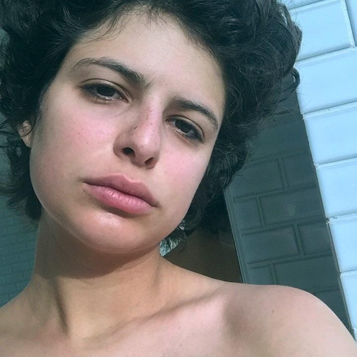 Julia Anquier é a cara da mãe, Debora Bloch e já tem carreira própria no cinema - Reprodução Instagram