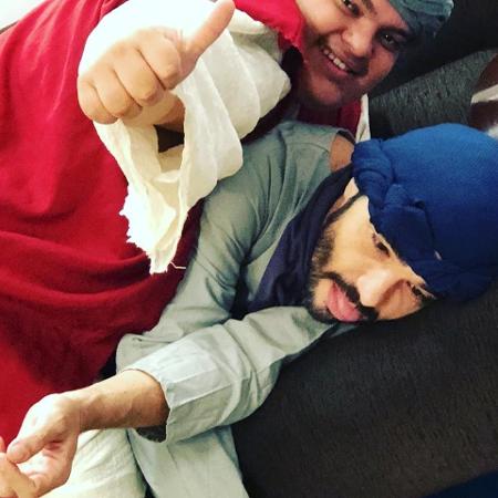 Caio Blat se diverte com o filho, Antonio, nos bastidores do filme "Paulo de Tarso e a História do Cristianismo Primitivo Segundo o Espiritismo' - Reprodução/Instagram - Reprodução/Instagram