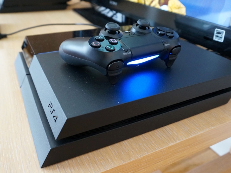 Demorou, mas chegou! Playstation 4 Pro já possui preço e data oficial de  lançamento no Brasil 