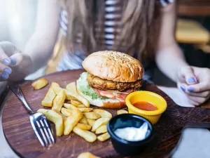 Ambientes obesogênicos: o que são e como eles fazem você engordar?