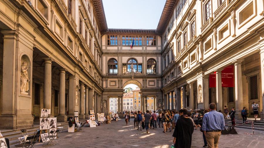 Piazzale degli Uffizi, em Florença, onde ficam as galerias - iStock