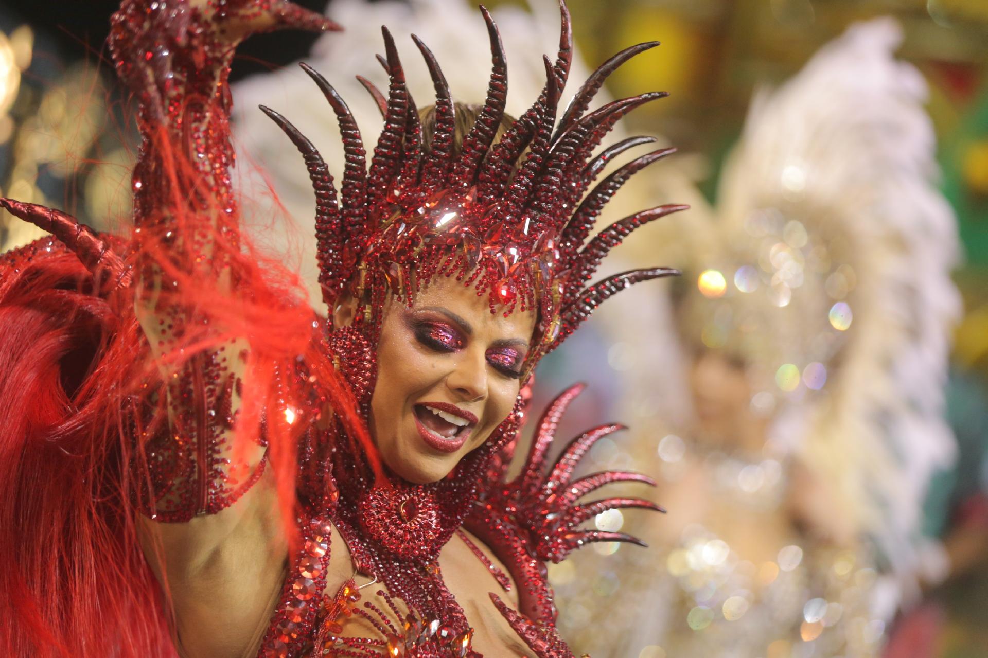 Mancha Verde é a quarta escola a desfilar no Sambódromo - Ricardo Matsukawa/UOL