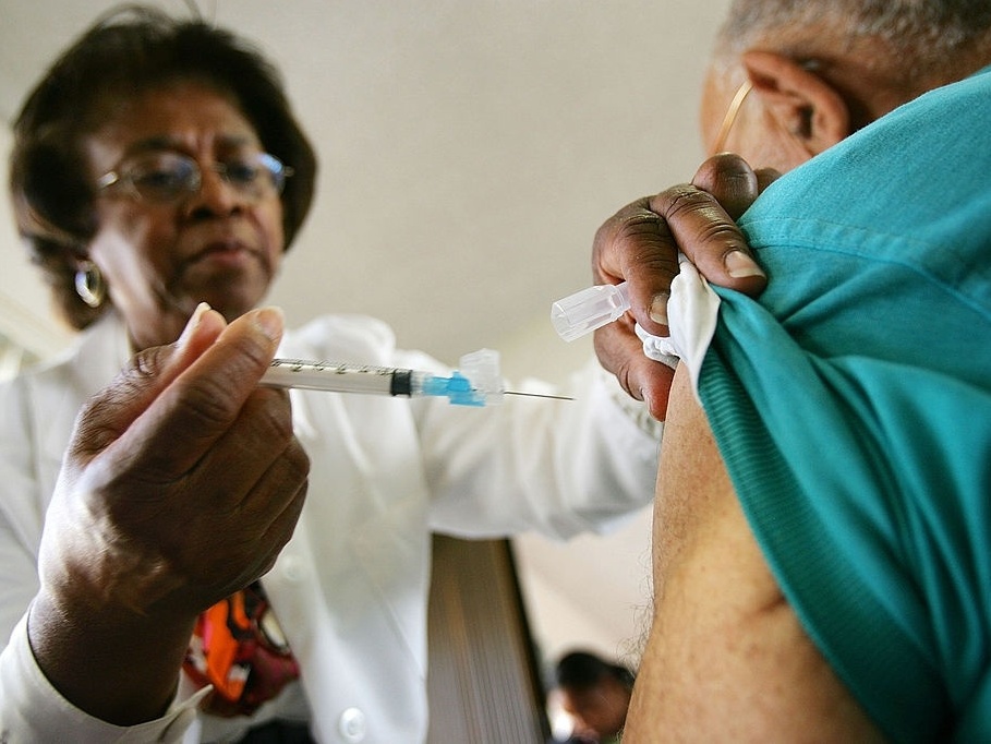Plano de vacinação de SP pode levar resto do Brasil à Justiça, diz advogado