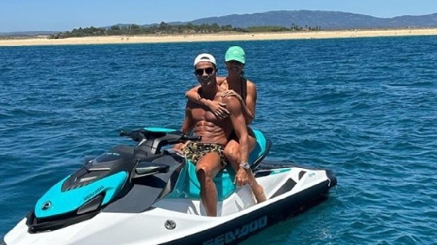 Georgina Rodri?guez e Cristiano Ronaldo posam em moto aquática - Reprodução/Instagram