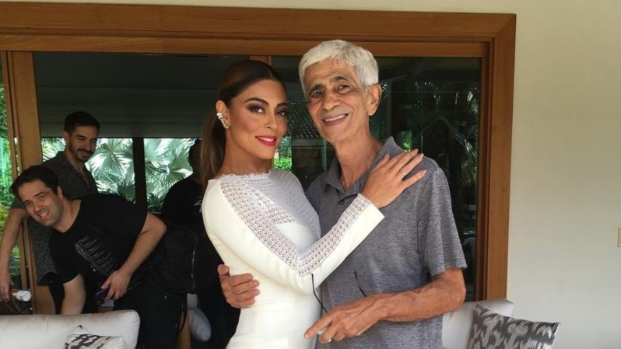 Juliana Paes com o pai, Carlos, que está internado com pneumonia