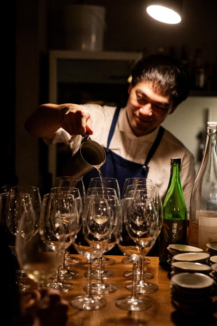 Satoru Mikoshiba na harmonização de saquês com Maen Sake Pairing e Beverino