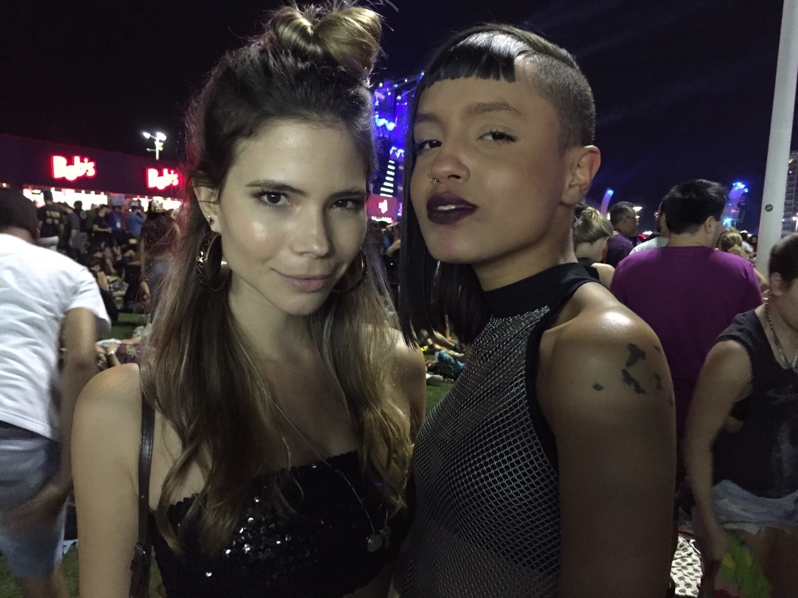 26.set.2015 - Glenda Ritterling e Cris Paladino no sexto dia do Rock in Rio 2015 - Felipe Cruz/UOL