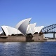 Opera House: A construção, famosa por seu telhado em formas de conchas sobrepostas, é um dos principais cartões-postais não só de Sydney como de toda a Austrália. Desenhada pelo arquiteto dinamarquês Jorn Utzon, foi declarada Patrimônio da Humanidade em 2007 e funciona como um completo centro cultural que abriga salas impressionantes - Divulgação/Tourism Australia