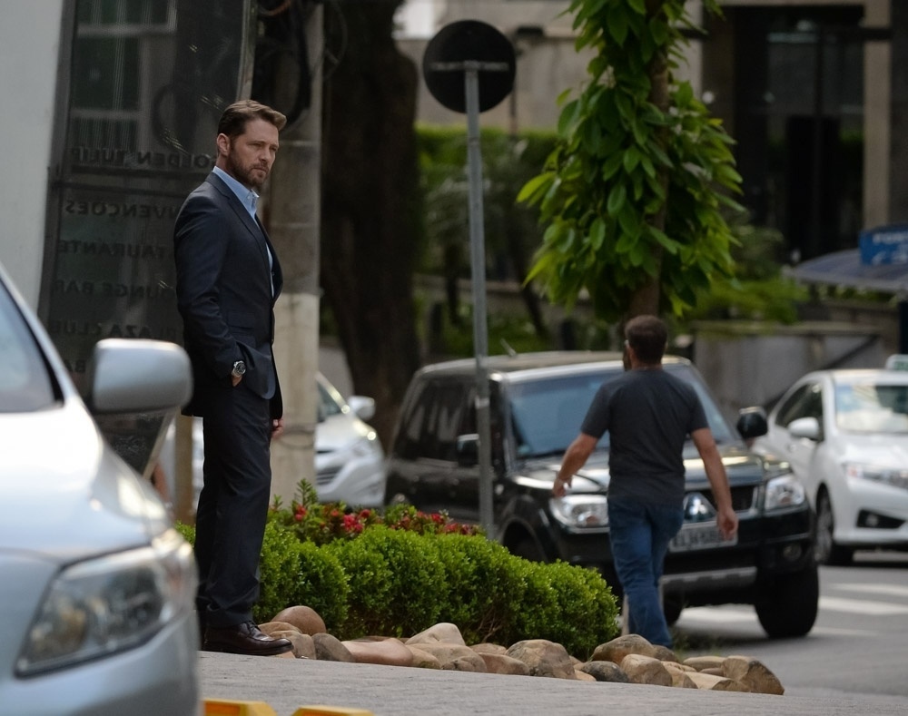 22.mar.2016 - Até hoje lembrado pelo papel de Brandon na série "Barrados no Baile", Jason Priestley foi fotografado na região do Jardim Paulista, em São Paulo, nesta terça-feira (22) - Francisco Cepeda/AGNews