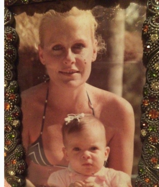 21.jun.2016- Ana Maria Braga mostra foto antiga ao lado da filha Mariana ainda bebê: "Com minha linda Maricota!", escreveu a apresentadora no Instagram - Reprodução/Instagram/Ana Maria Braga