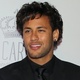 Com penteado novo e escondendo as mãos, Neymar comparece ao leilão do Instituto Neymar em São Paulo - Thiago Duran/AgNews