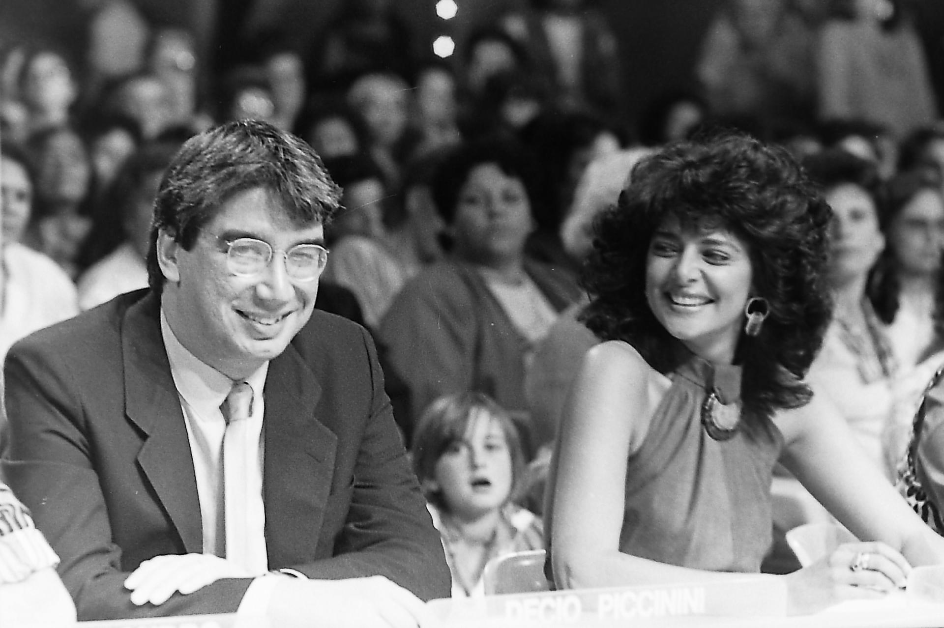 Décio Piccinini e Sônia Lima no "Show de Calouros", em 1985 - Divulgação/SBT