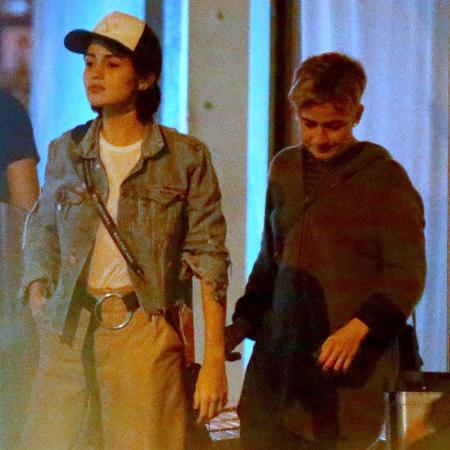 Nanda Costa e Lan Lanh deixam restaurante de mãos dadas - Thiago Martins/AgNews - Thiago Martins/AgNews