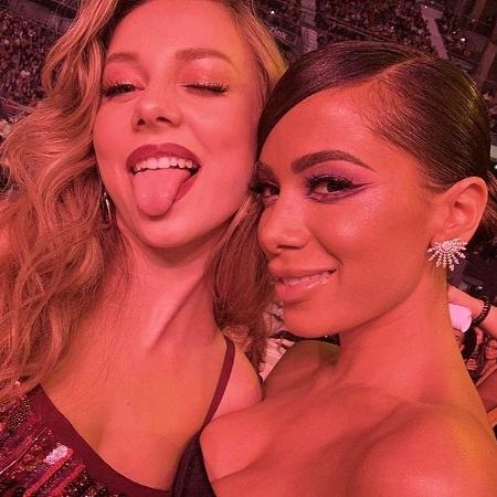 Ester Expósito e Anitta - Reprodução/Instagram - Reprodução/Instagram