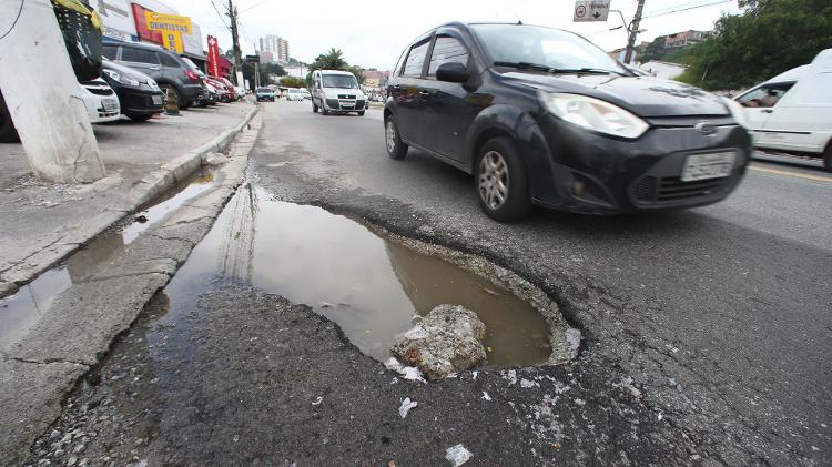 Exceder limite de velocidade e dirigir desatento pode render um baita prejuízo com reparos mecânicos