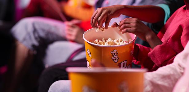 日本の映画館が再開し始める。 東京の劇場は引き続き休館中