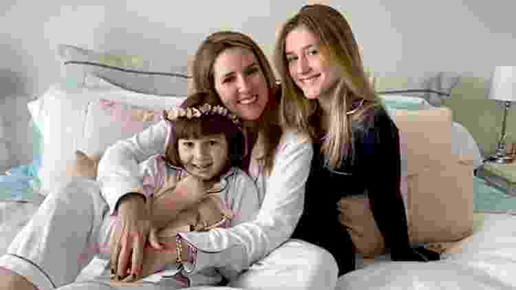 Journalist Renata Capucci posed with her daughters, Lily and Diana - Press Release / Globe