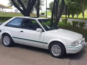 XR3 Super Sport: Escort branco com detalhes verdes é uma raridade no Brasil