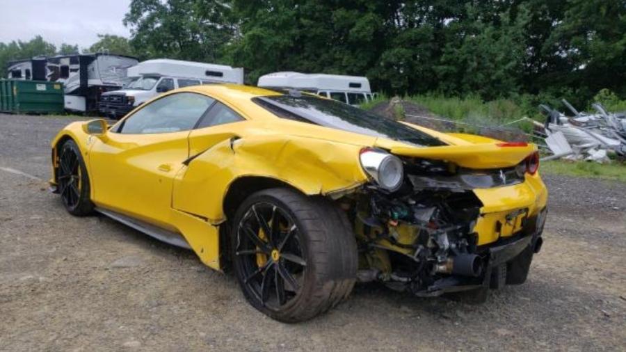 Ferrari 488 Pista destruída é leiloada na internet - Reprodução